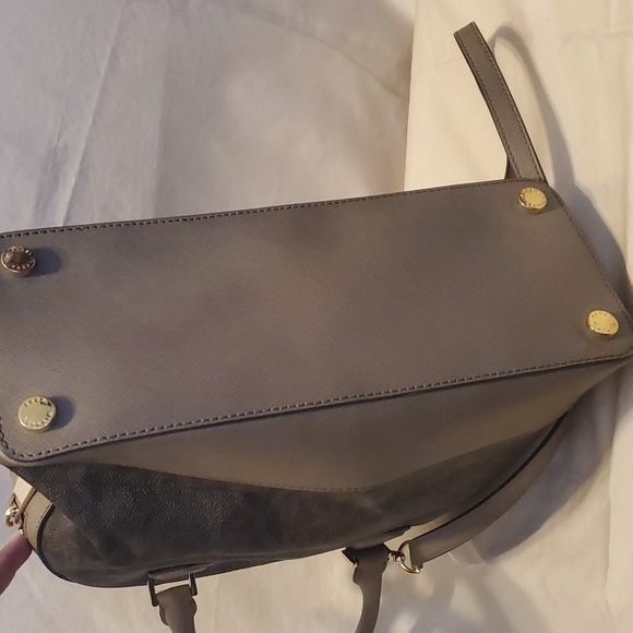 Michael Kors Handbag - Picture 5 of 9